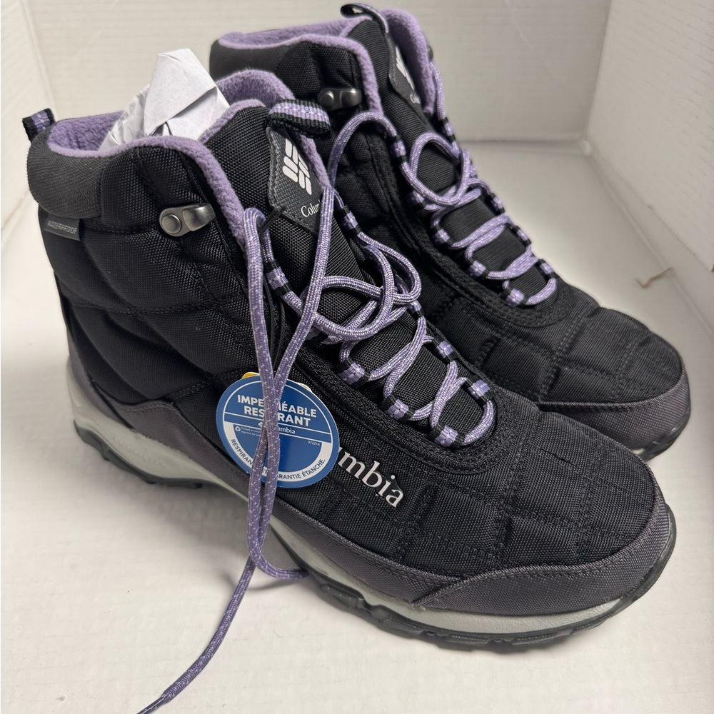 Columbia Women's Black and Lavender Winter Boots